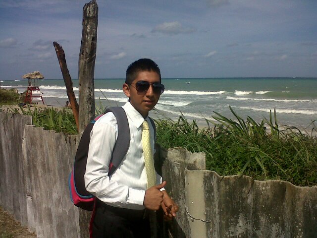 Soy un chico 100% Adventista y muy orgulloso de ser: ja7mo, estudiante de la carrera d Teología, trabajando para el servicio d Cristo.