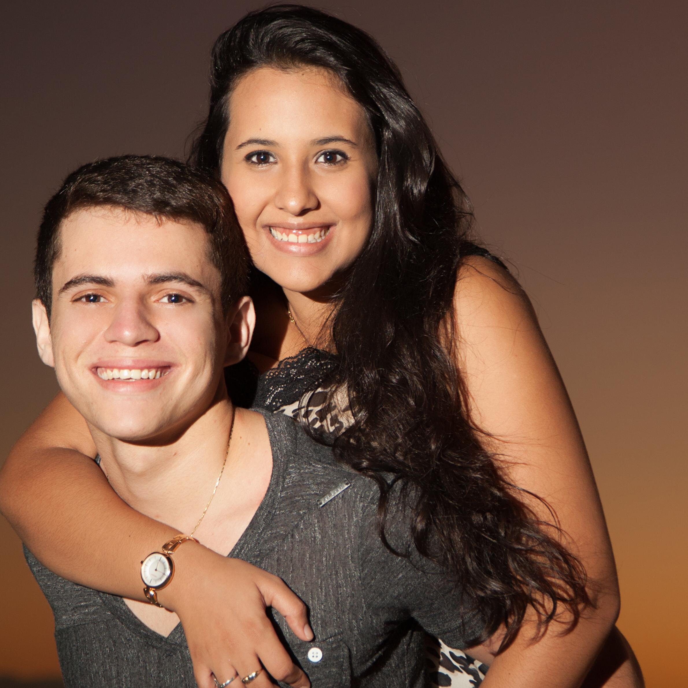 Nasci cordeiro, mas sou filha do Leão da tribo de Judá. Ou santa, ou nada. Atenciosa, dedicada, serva do Senhor. Renovação Carismática Católica.