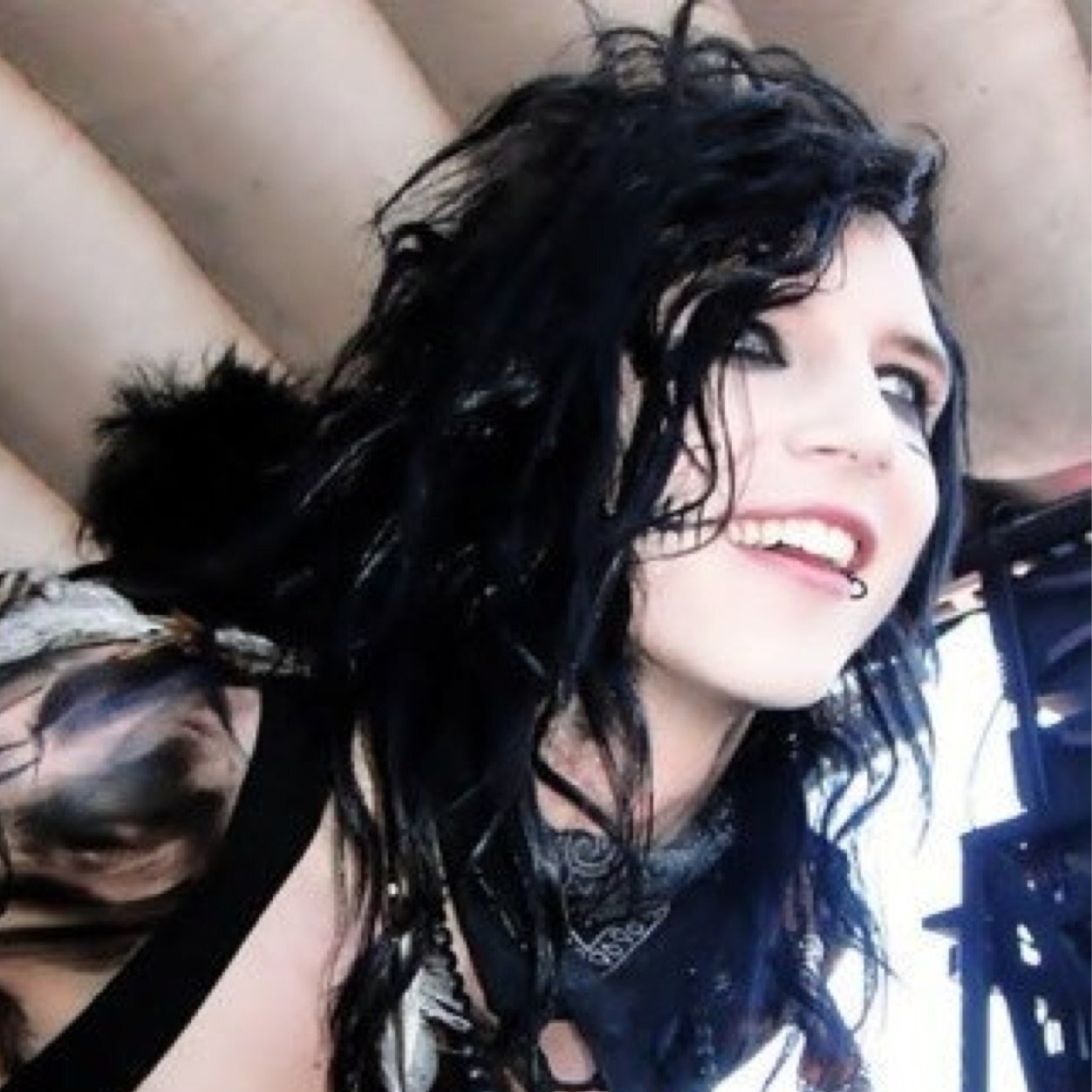 Живу Black Veil Brides, Three Days Grace, 30 Seconds To Mars, Green Day, My Chemical Romance, Avril Lavigne, Skillet, Bring Me The Horizon,
The Pretty Reckless
