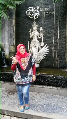 rinaastriyenni's profile picture. 