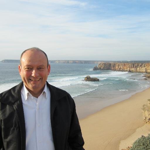 Brasileiro, casado com Ana Paula; pai de Igor Raniel e Iuri Gabriel. Pastor em Portugal. Amo Jesus, minha família e o ministério cristão.