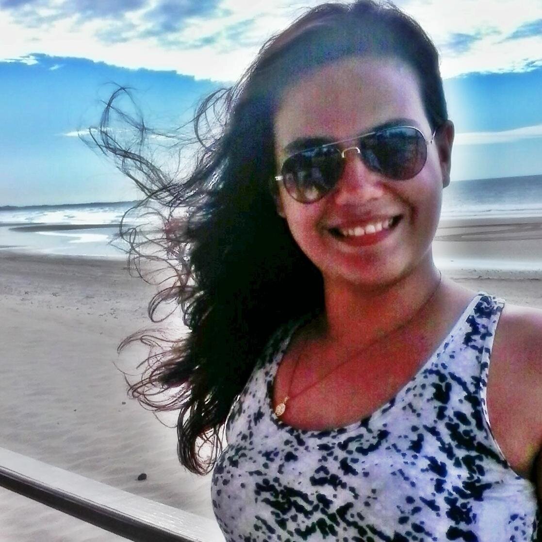 Brazilian.  Ceará.  A luz que me guia é bem mais forte do que os olhos que me cercam.