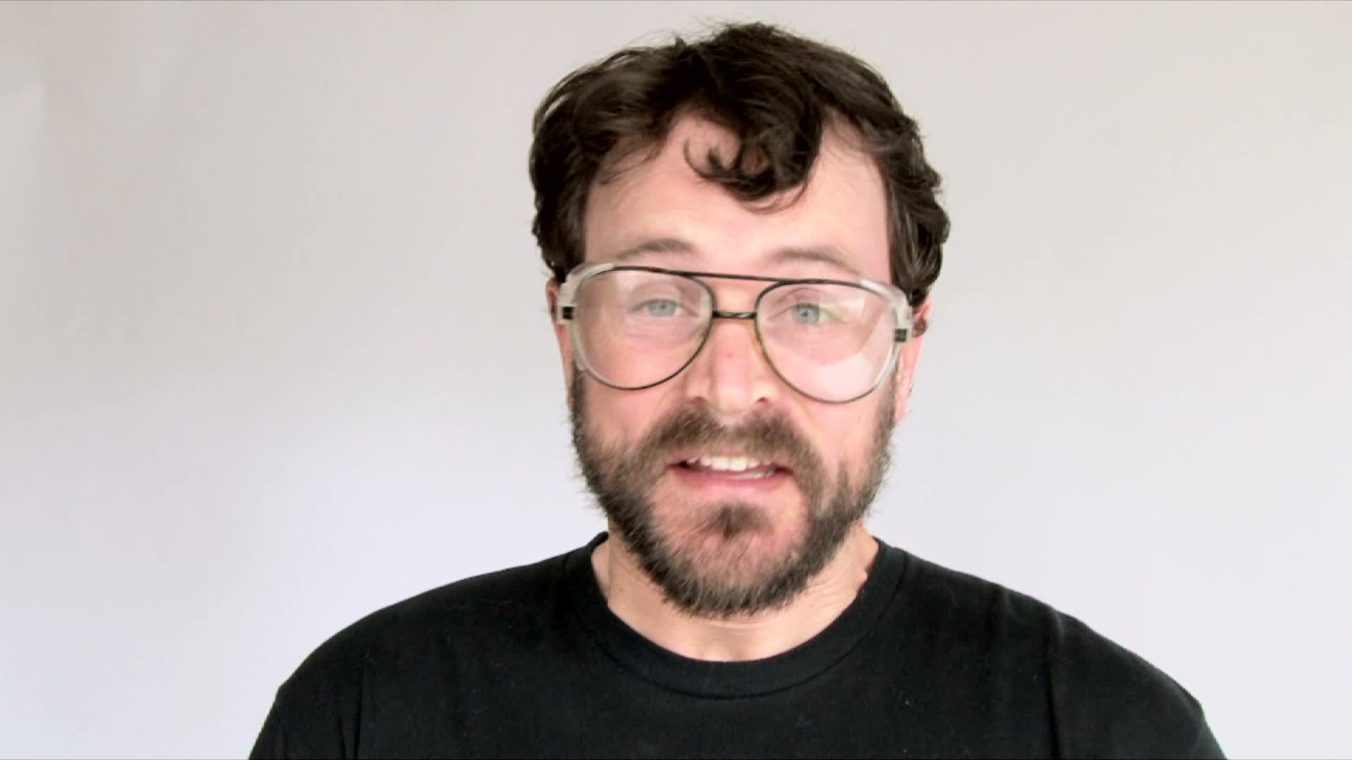 Ordinary bloke who'se as happy to explore the world of uber tech & gadge as a pig in the proverbial.