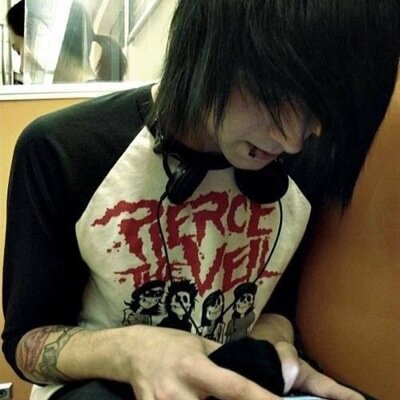 I NEED CUDDLES =*^*= //i'm 16 but act about 3//cuddle me And i'll love you forever//taken//bands are life//RP