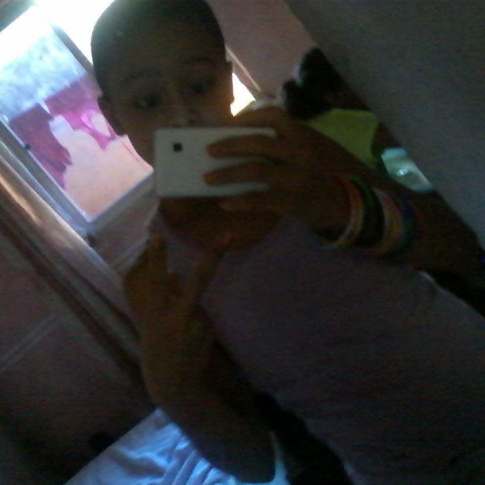 Oii, Eu sou Kamila.. Tenho 13 anos 
Seguee ? sigo de volta :)