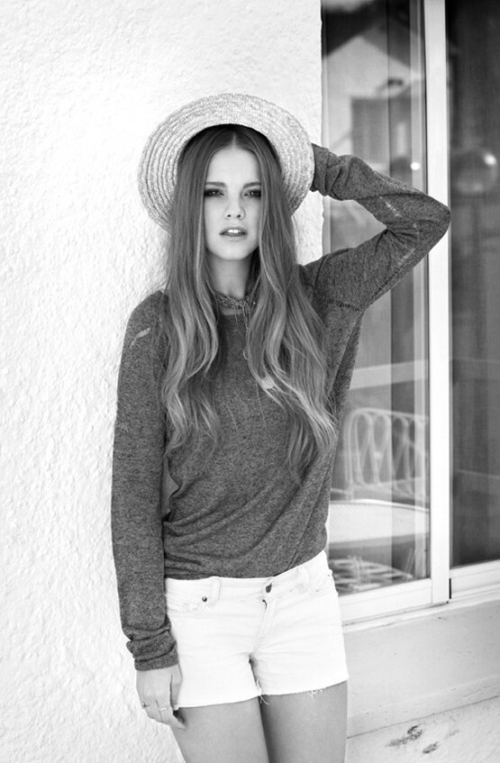 MaraB_LPR's profile picture. 18.Nunca me ha faltado nada,pedi a mis padres entrar en el barco y sin dudarlo me dejaron. Me limito a escuchar a los demas. Componer poemas es mi vida.