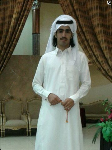 *بيتين خذها معك حكمه طول العمر * وصى عليها الحكيم لـ طيب مفعولها * لا تمدح العود لين يحط فوق الجمر * ولا تمدح الناس حتى تظهر فعولها