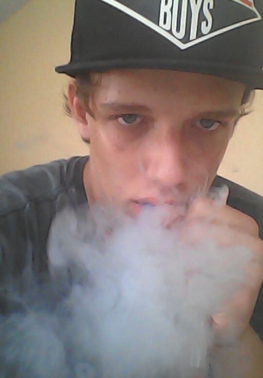 essas drogas passam mais o rock é eterno...
motorocker!!!!