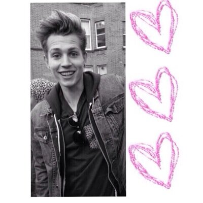 Please follow @glitteryvamps ily