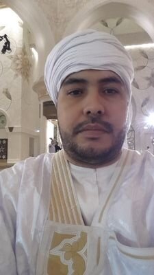 ‏مالكي المذهب، «ولم أر كالمعروف: أمّا مذاقه...

فحلو وأما وجهه فجميل» .
