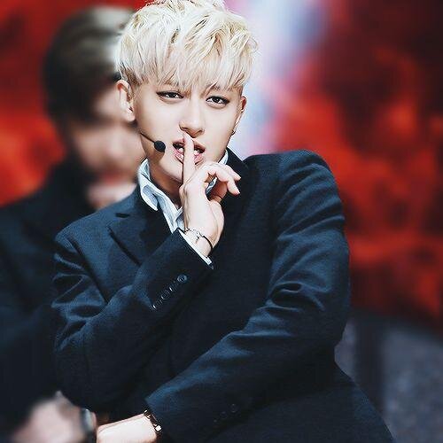 THIS IS A FREE FOLLOW :-) follow @chenyeoltaohuns to get more free follows x mention her for a followbaek xx