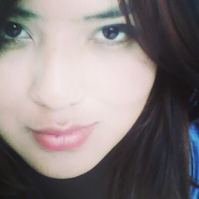 estudiante de derecho, manejo del fino arte del sarcasmo, brutalmente honesta, con vómito verbal,