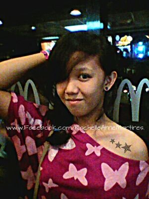 Dahil sa twitter nakilala kita, dahil sa tweet mo nahulog ang loob ko sayo, dahil sa boses mo namimiss kita, KAYA DITO SA PUSO KO NAKASAVE KANA! 3