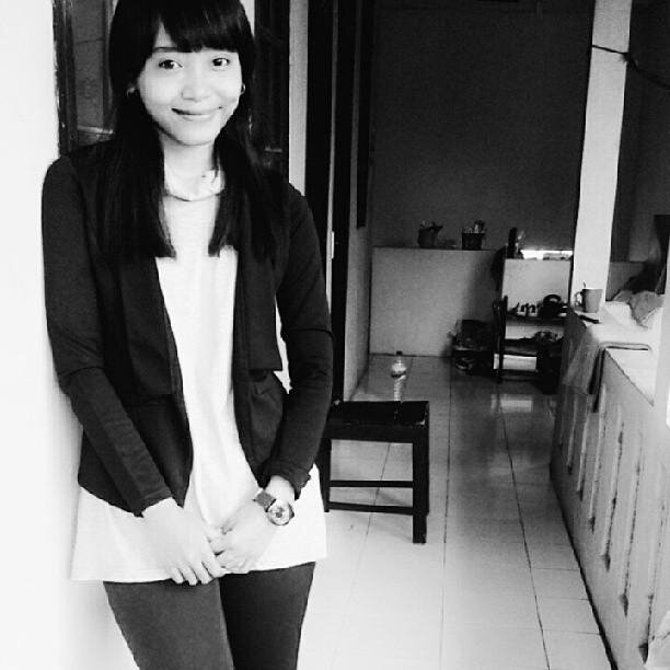 EvienLinggar's profile picture. || FE-UGM'2008 || FE-UNS'2011 || Sing-Music || Simple || Path: Evien L.Tanjung || IG: evien_tanjung ||