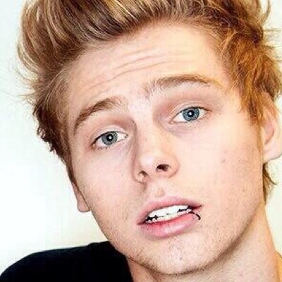 Hello you are beautiful please follow @hoodbucks for this follow [ask her for a followback] If you already follow her tysm free follow
