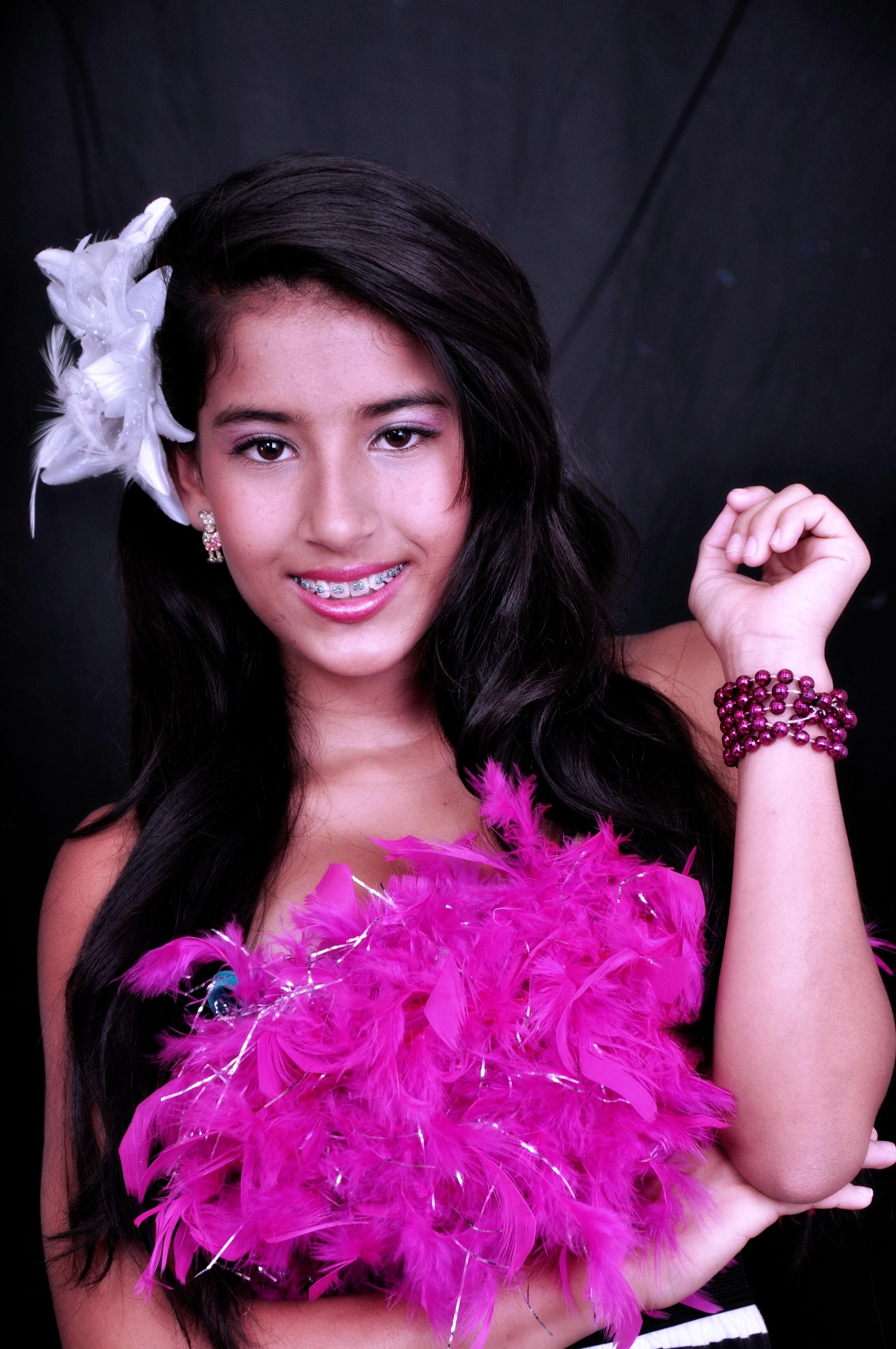 Bueno Tengo Demasiado Claro :
Que No Soy Mas Ni Menos Que Nadie; Que Debes Ser Quien Eres Y No Quien Ellos Quieren Que Seas; Que Todo No Dura Para Siempre ♥