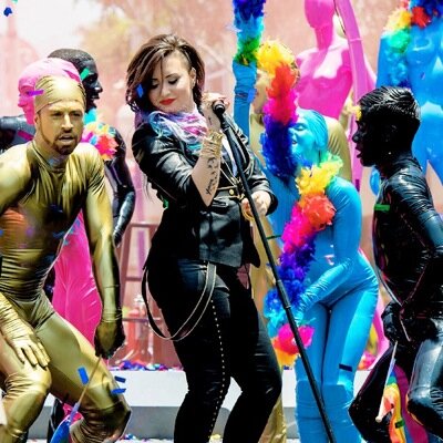 Your favorite photo source of Demi Lovato, with beautiful photos of her : news, rare, of a photoshoot... And sometimes some facts. #Lovatics