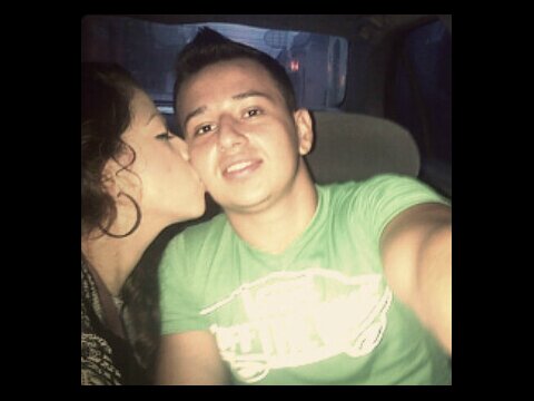 SIGUEME
  Dulce es el Tofee.                                  Y mi vida Dios la maneja!                               E&K♥.