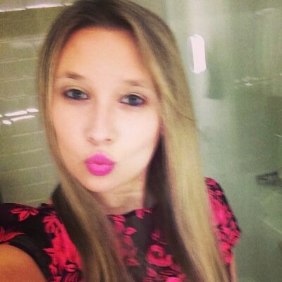 I love traveling✈, my Cavalier Puppy, Italy, Hamilton, Broadway, Wine, Disney, Louboutins & classic Chanel! In NYC. Structural Engineer. Happily Married ;)