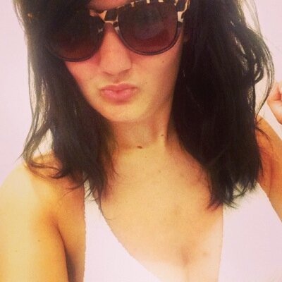 bethhew's profile picture. Do you ever just walk through your wardrobe and end up in narnia... ✌️