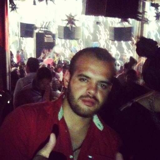 rich_cedillo's profile picture. ¿Cómo vas a saber lo qué es la vida, si jamás jugaste al fútbol?