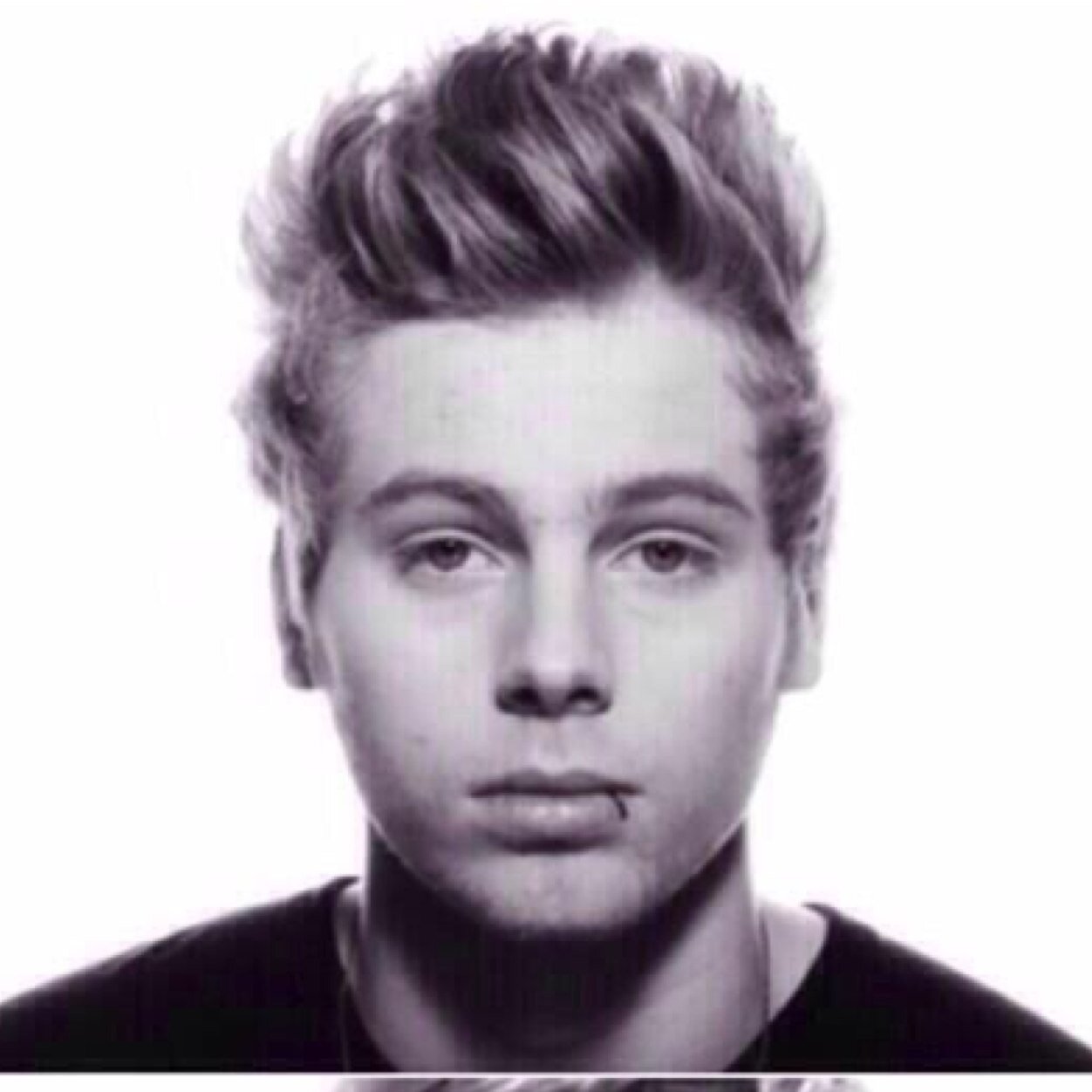 You just got a free follow from this girl -- @princess_hemmo7 , so please follow her and when you're done tweet her 'MARSHMALLOWS' , its creative