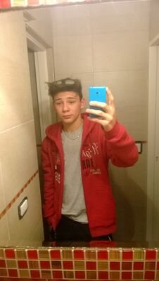 peralesjuliaan's profile picture. skater