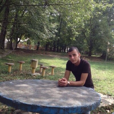 إنّـي أريد أمانا يا ابـن فاطمة .. مستمسكاً بيـدي مـن طـارق الزمـن... مـن فاطـم وبنيهـا ثـم والدهــا .. والمرتضى حيدرٌ أعني أبا الحسنِ