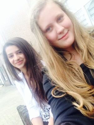 xeen1999's profile picture. the best things in life are fee: hugs ♡ smiles ♡ friends ♡ kisses ♡ family ♡ sleep ♡ love ♡ laughter ♡