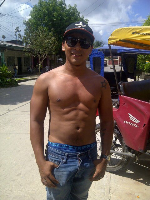 Divertido amigagle y muy feliz me gusta hacer reir alas chicas mantenerlas alegres