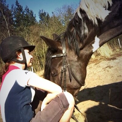 Lieverd ik ken je al bijna 10 jaar, en zou ook echt niet meer zonder je kunnen ♡♡ X lola
My best friend has 4 legs i love him so much ❤️