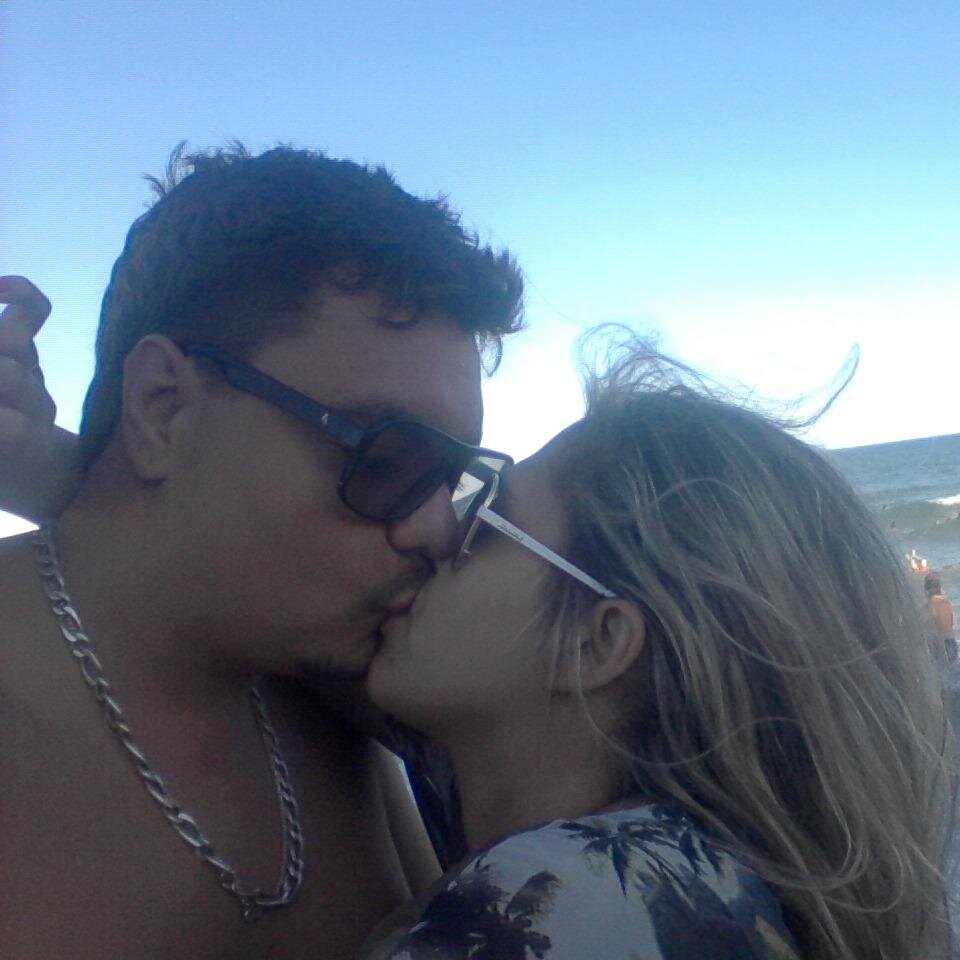 Eu não sou a melhor pessoa do mundo, mas também não finjo ser quem não sou.Nunca me prometa aquilo que você não pode me dar '   ツ