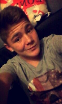 Mes autres comptes Twitter: @steven_GBL_DU71 ; @SGbl_II ; @SGbl_III #Foot #U.S.Blanzy #Familia#Friends#LaBase Ask ~Facebook ~Kik ~Skype ~Snapchat ~Twitter ~Vine
