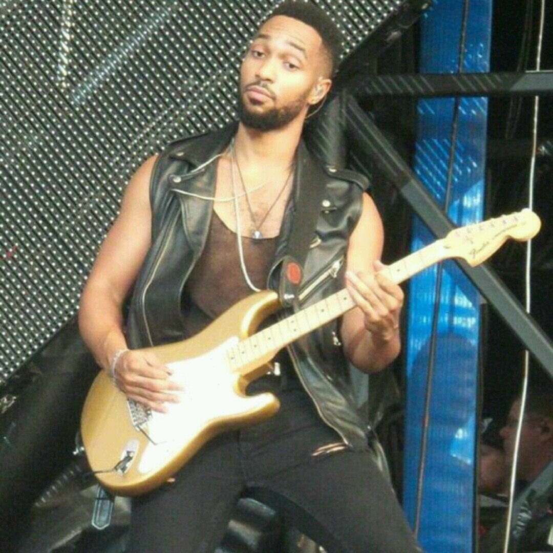 Fanpage account for the amazing Phredley Brown! The one and only @Phredley :) - Phredley followed 10 min after making the fanpage. FanPage since 17-11-2013