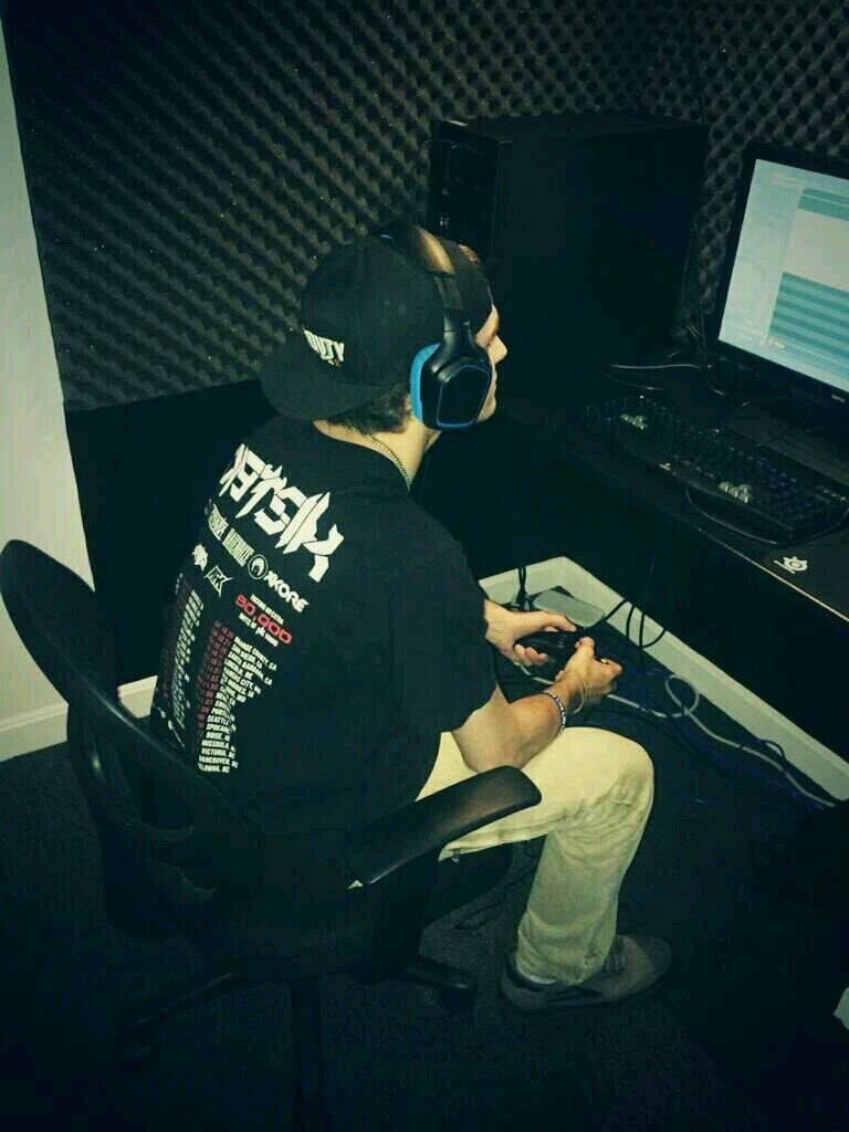 xThrillz's profile picture. GT:   I Thrilllz         DUO- @YRNBIGE