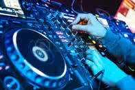 I'm a local dj who always play at Clubs and Night clubs. To hire me just send email to Charltongiljomee@cellc.blackberry.com and I will contact you.