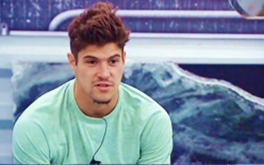 lovinbbzach's profile picture. big brother junkie, team jon and arlie