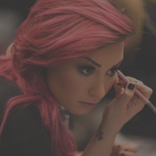 ArianaGrande/DemiLovato/OneDirection.