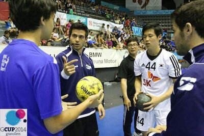 Ingeniero agrónomo, profesor de Matemáticas y árbitro de balonmano de División de Honor