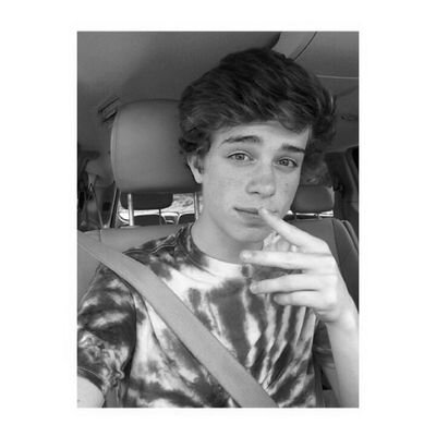 jxckxndjxck's profile picture. GO FOLLOW @SHXWNFTBIEBER PLEASE..FOR A NEW FOLLOW...sigue a @shaxwnftbieber porfavor.. para un nuevo seguidor.