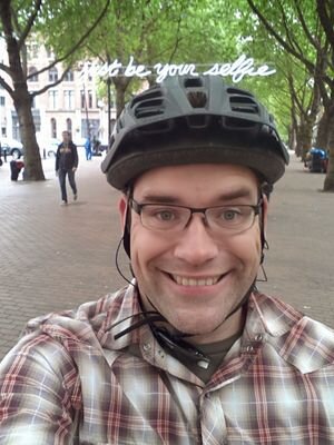 bicycling tuba player, Seattle sports fan, UW alumni, tech dork. tons of fun!