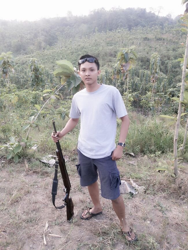 Toni_Lauda's profile picture. look at me from the other side