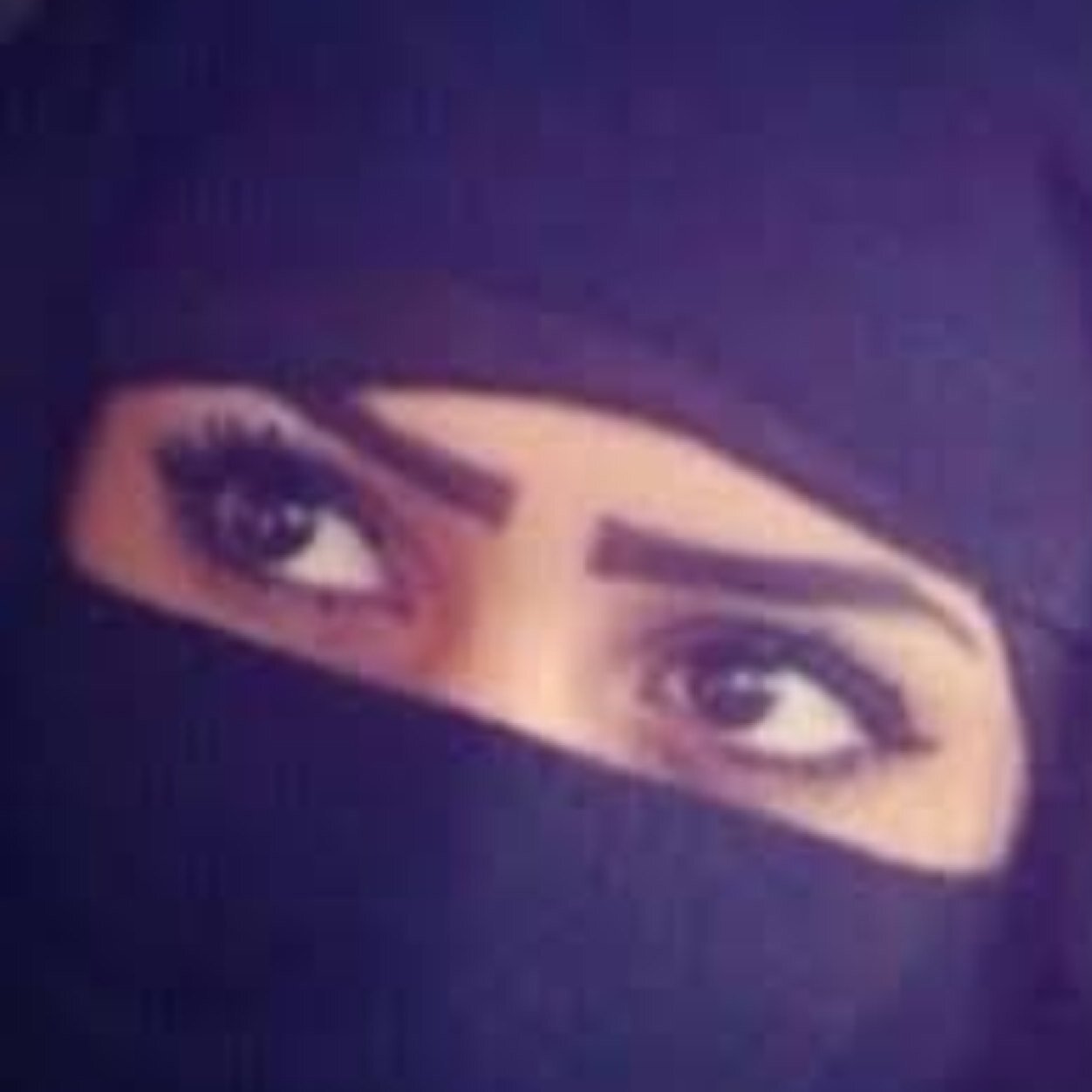 يآ بنت لآ يغرك ملح آلرجآجيل. ولآ تعشقين آلرجل آبد من وسومه. بعض آلرجآجيل مثل دله بلآ هيل. يعجبك شكله و آلبلآ في علوومه ..