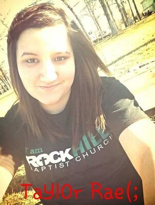 country girl sophmore 16!!((: im with the best man or there! God makes miracles!!(: proud aunt of 4 beautiful kids!!(: