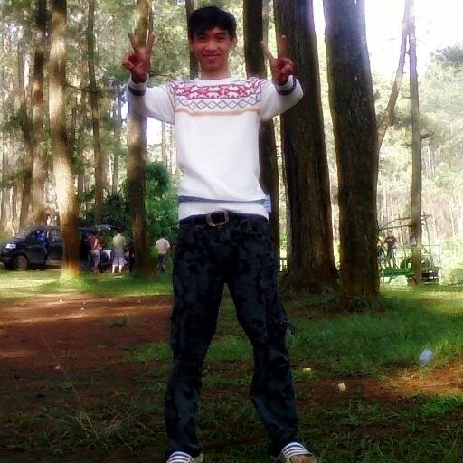 positif thinking dan selalu senang melakukan hal baik untuk orang lain paling suka melihat orang tersenyum karena saya :D