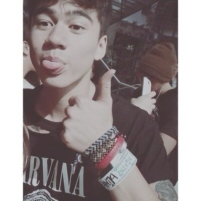 5s0s_imxgines's profile picture. ☯ Why get a boyfriend when you an eat pizza and read 5sos imagines? ☯