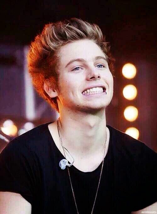 i gave u free follow so, follow my main acc @imsamanthaaaa IFB.