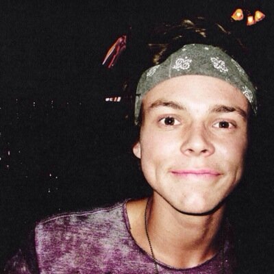 free follow from @the5sosdonut
