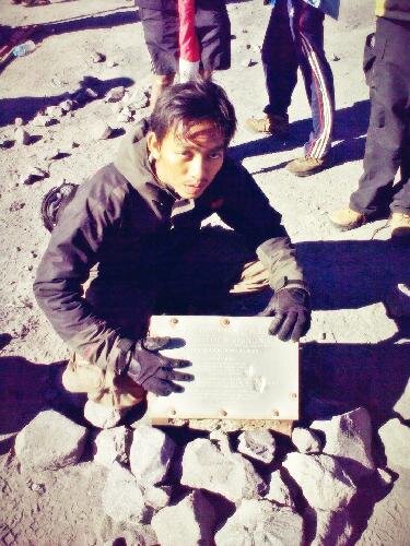 rizkyalf's profile picture. 