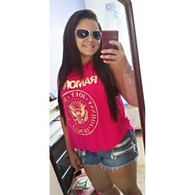 chata pra caralho mais, me ama entao neh ;3 @mais1brigadeiro aqui haha' / te odeio pra chuá @pr0udofbiebs aqui